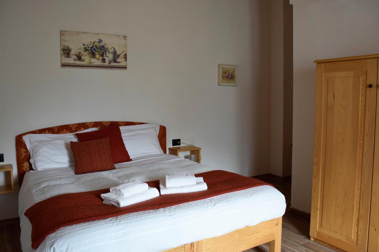 La Tana Del Tasso Rooms&Breakfast Camerata Cornello ภายนอก รูปภาพ