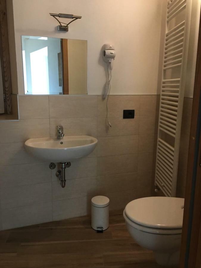 La Tana Del Tasso Rooms&Breakfast Camerata Cornello ภายนอก รูปภาพ